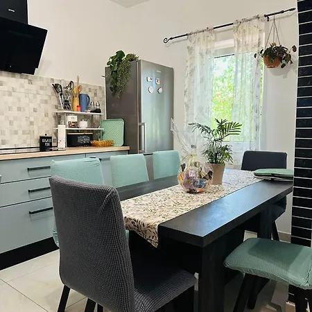 Josip Apartment *